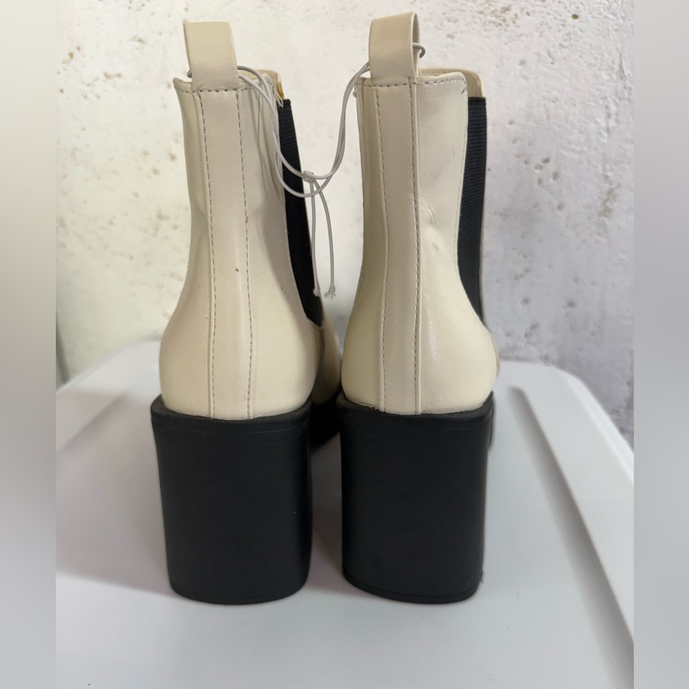 MIA Dru High Heel Ankle Boot w/ Elastic Paneling White NEW Size 9 - Picture 4 of 9